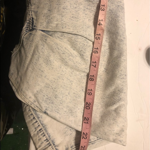 VINTAGE 1980’s OVERALL DISTRESSED PINSTRIPE DENIM SHORTALLS - Picture 14 of 16